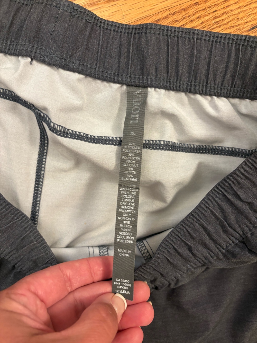 Vuori Men’s XL Charcoal Gray Performance Athletic Shorts Zip Pocket Stretch - Picture 7 of 10